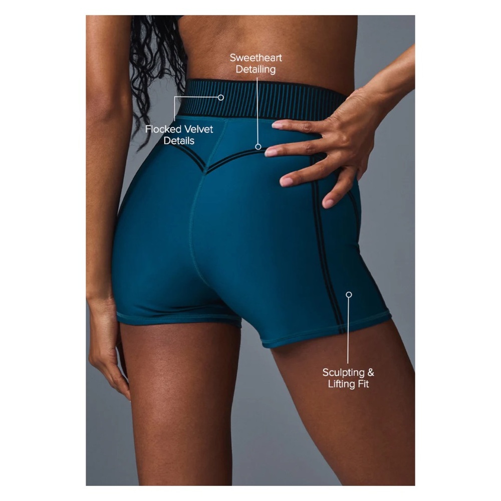 Alo Yoga Airlift High-Waist Line Up Short - Picture 2 of 3